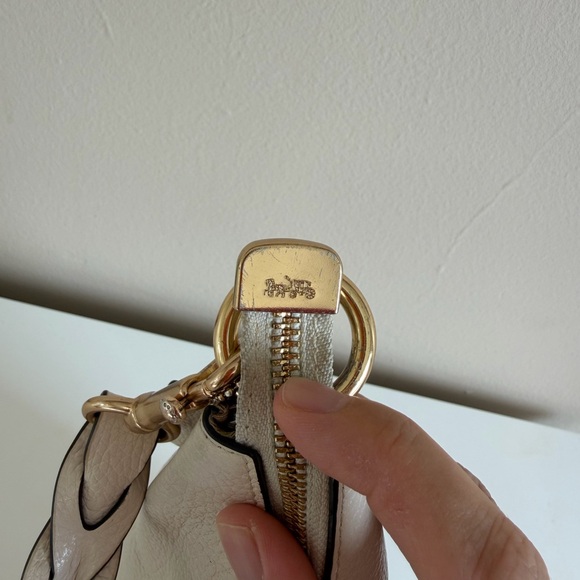 Coach Jules Hobo bag in chalk/white refined pebble leather - Picture 13 of 16